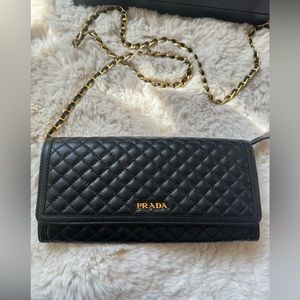 Black Prada Wallet on Chain